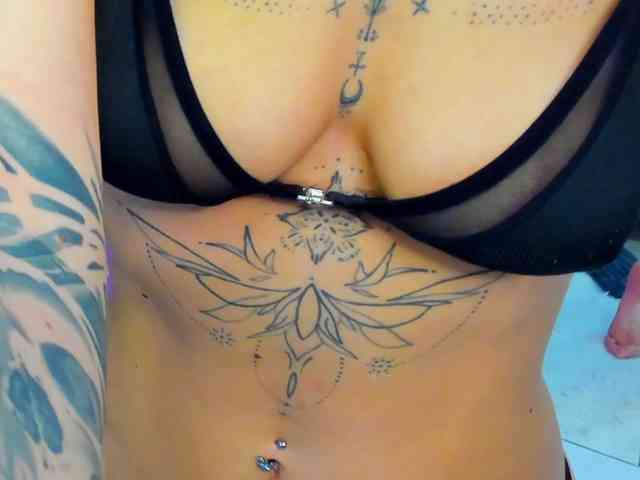 CollegeGirl69 webcam