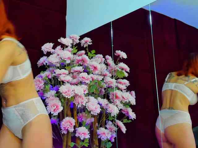 CollegeGirl69 webcam