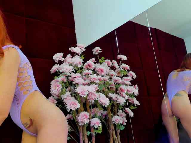 CollegeGirl69 webcam