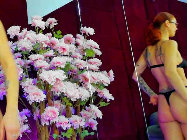 CollegeGirl69 webcam