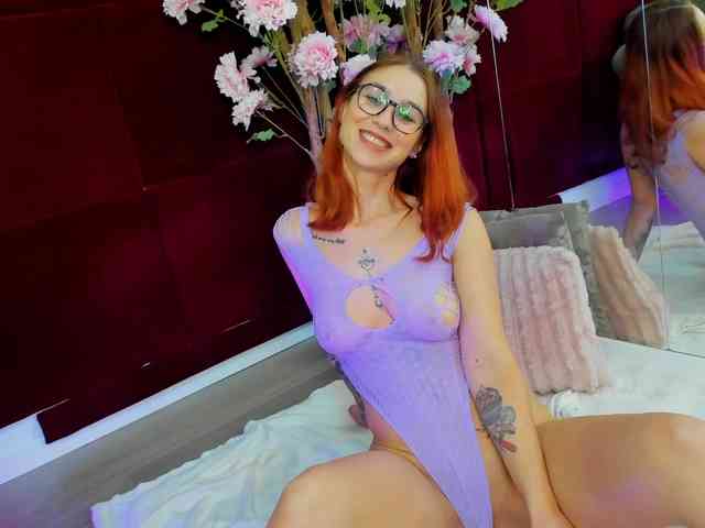 CollegeGirl69 webcam