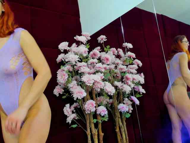 CollegeGirl69 webcam