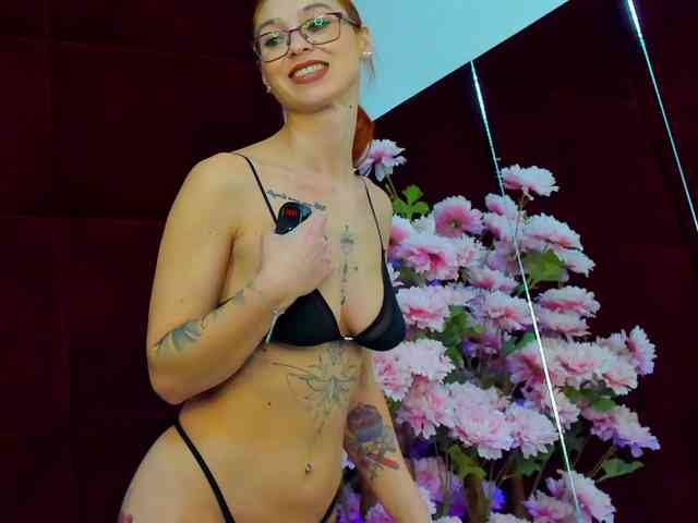 CollegeGirl69 webcam