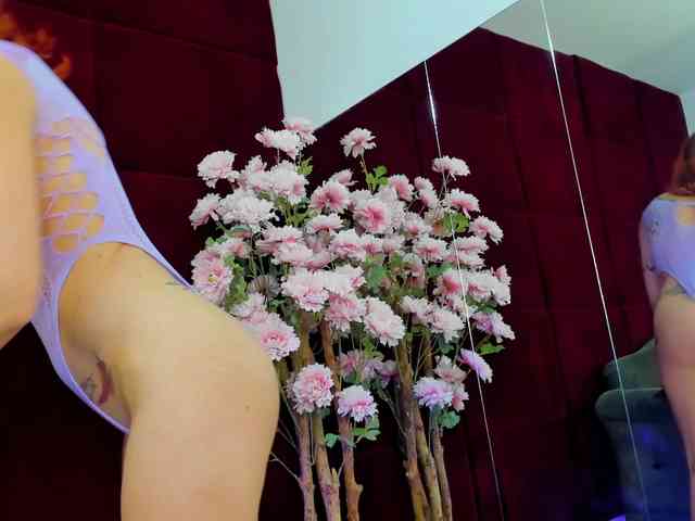 CollegeGirl69 webcam