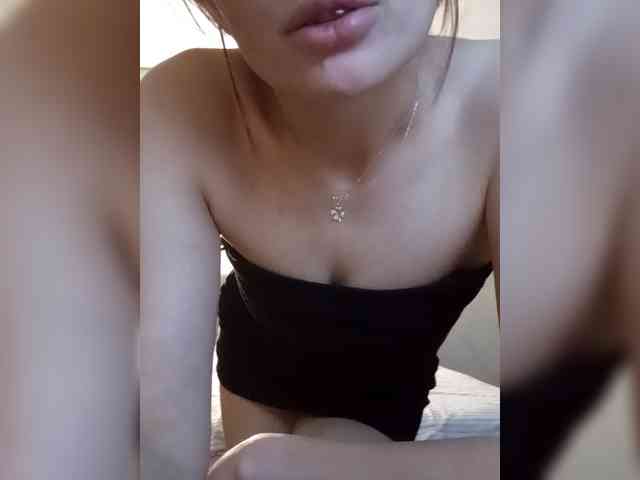 Lola-and-friends webcam