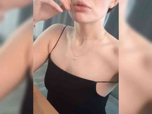 Lola-and-friends webcam