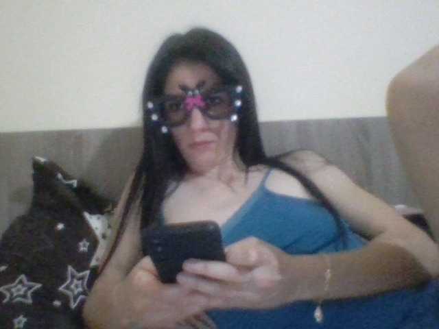 Offline Evelynevasara1 on BongaCams