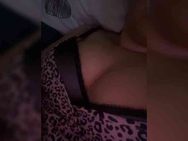 ariellaxx webcam
