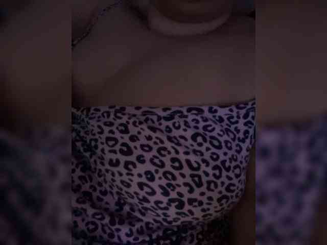 ariellaxx webcam