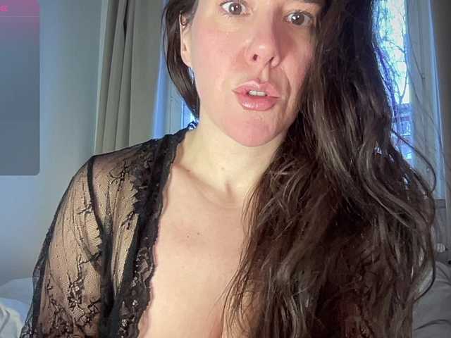 MilkHoneyLullabies live cam