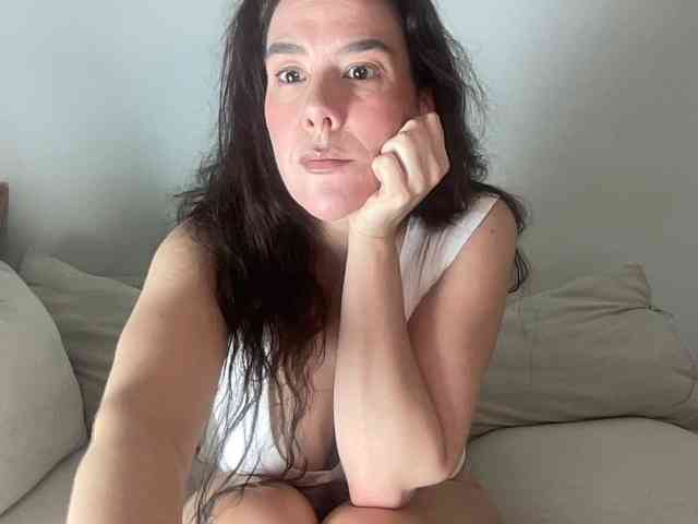 MilkHoneyLullabies webcam