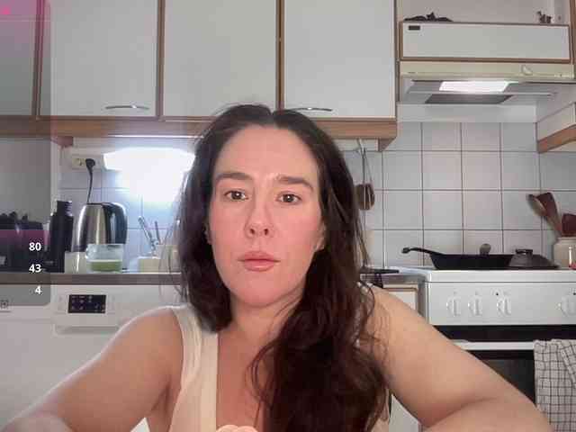 MilkHoneyLullabies webcam