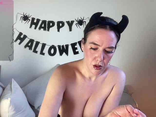 MilkHoneyLullabies webcam