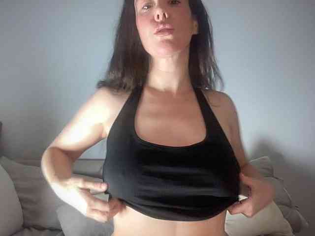 MilkHoneyLullabies webcam