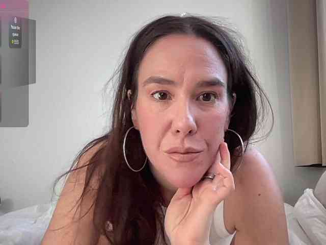 MilkHoneyLullabies webcam