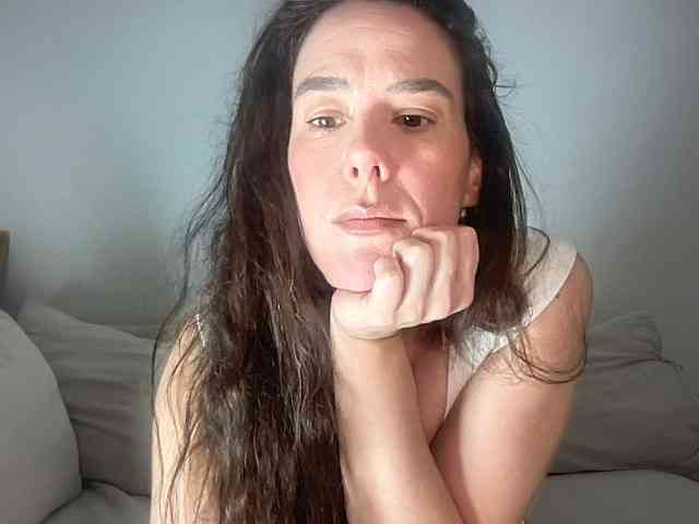 MilkHoneyLullabies webcam