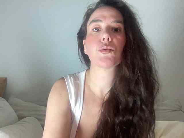 MilkHoneyLullabies webcam