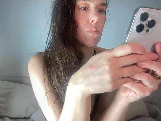 MilkHoneyLullabies webcam