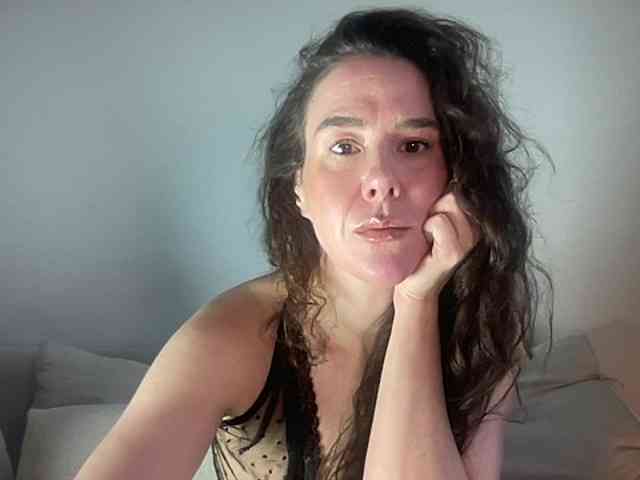 MilkHoneyLullabies webcam