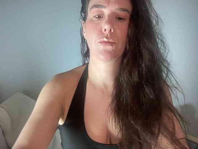 MilkHoneyLullabies webcam