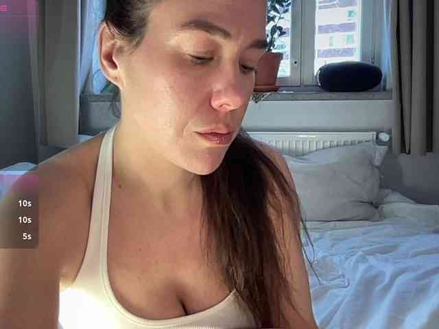 MilkHoneyLullabies webcam