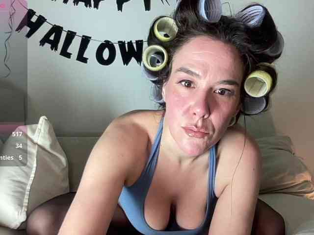 MilkHoneyLullabies webcam