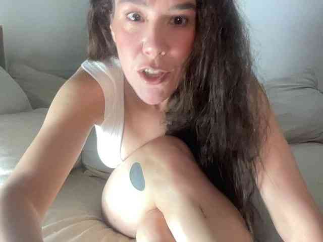 MilkHoneyLullabies webcam