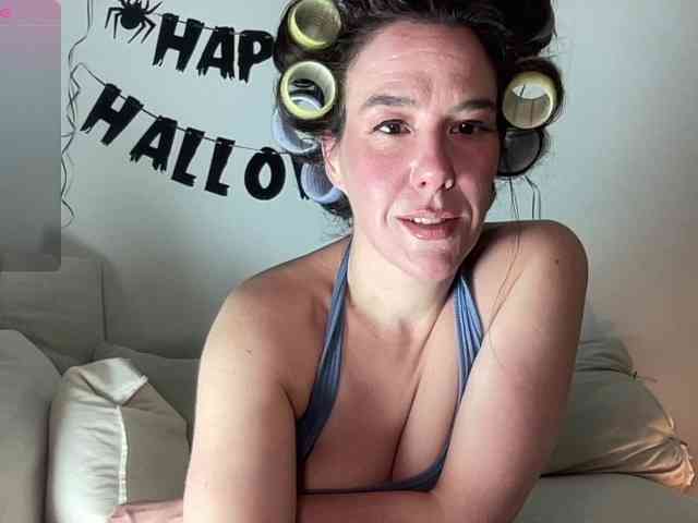 MilkHoneyLullabies webcam