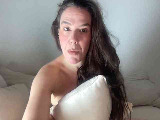 MilkHoneyLullabies webcam