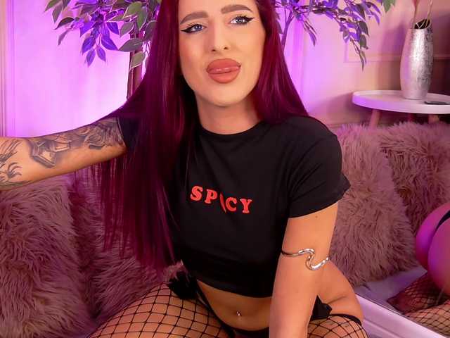 CrystalRed's BongaCams show and profile