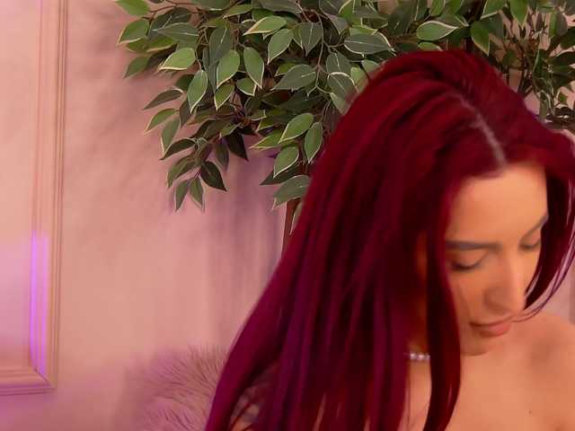 CrystalRed's BongaCams show and profile