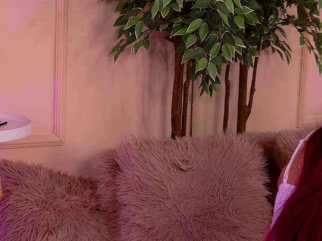 CrystalRed's BongaCams show and profile