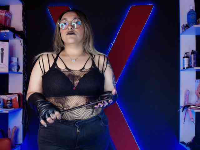 Miss-and-submissive2 webcam
