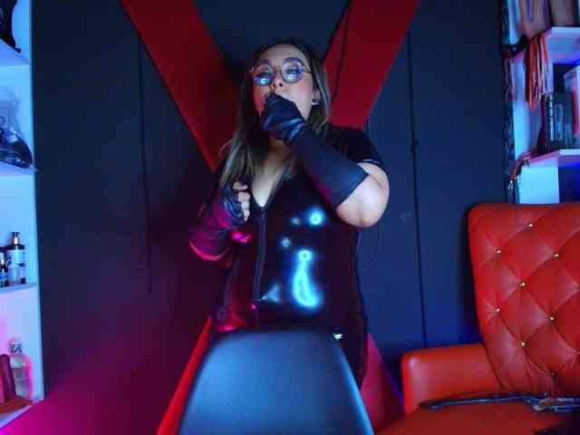 Miss-and-submissive2 webcam