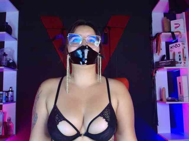 Miss-and-submissive2 webcam