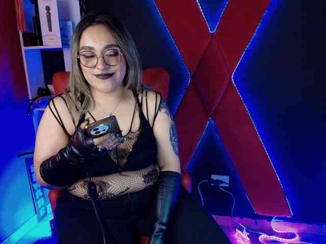 Miss-and-submissive2 webcam