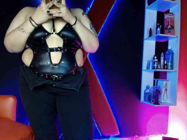 Miss-and-submissive2 webcam