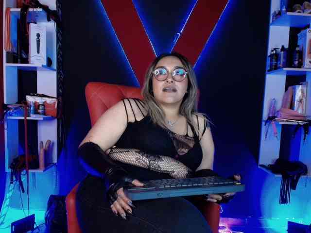 Miss-and-submissive2 webcam