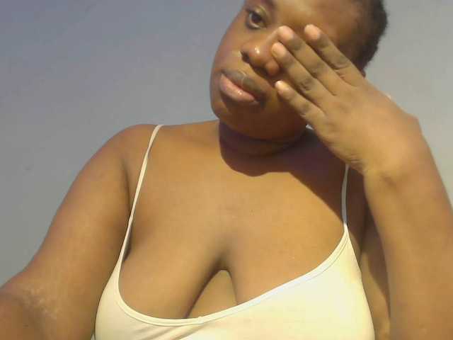 Freakyslut5 webcam bongacams model stream image