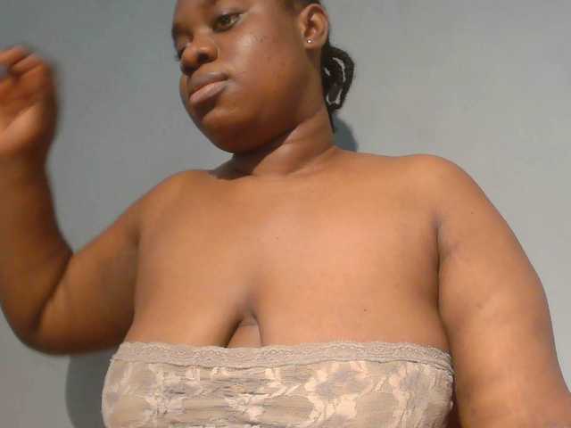 Freakyslut5 webcam bongacams model stream image