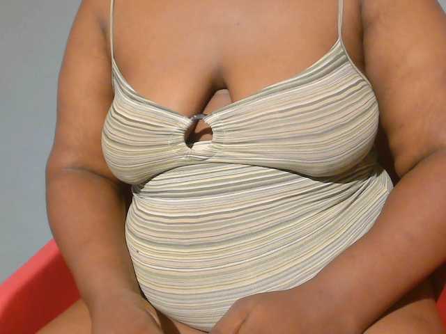 Freakyslut5 webcam bongacams model stream image