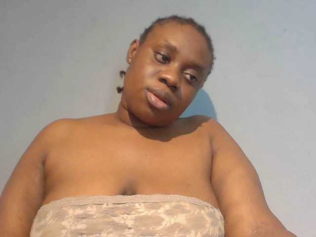 Freakyslut5 webcam bongacams model stream image