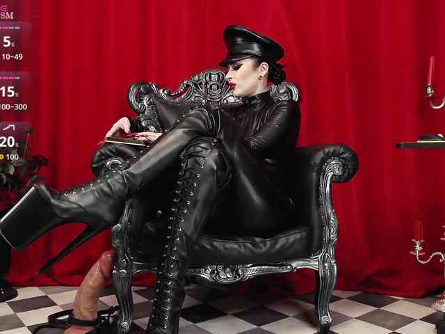 MistressVenena webcam