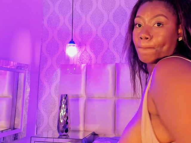 EvelynBrooks from BongaCams