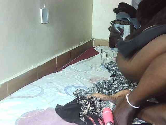 Naughtyviv webcam
