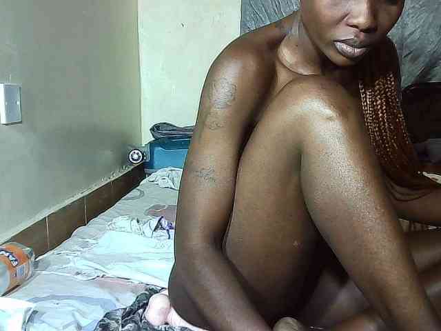 Naughtyviv webcam