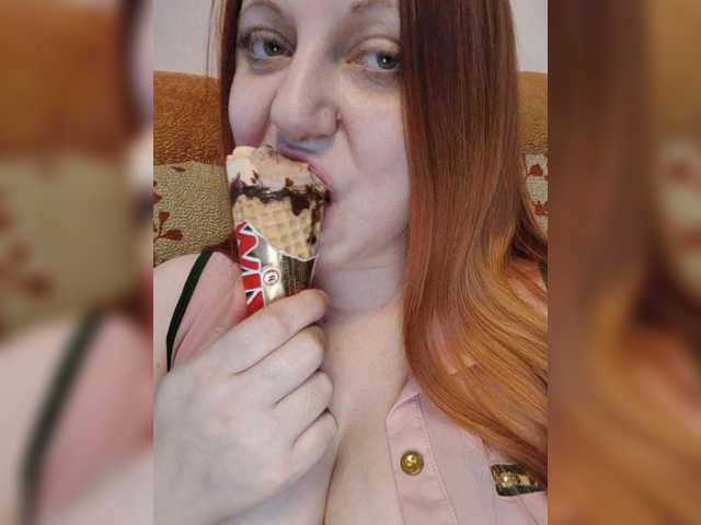 MilfaSguirt's BongaCams show and profile