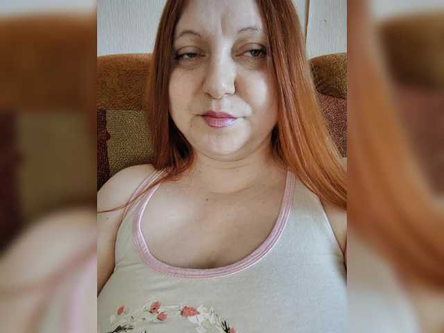 le modèle MilfaSguirt est en webcam porno dans un show sur le site bongacams, il possède les tags suivants: White/Caucasian,Redhead,Shaved