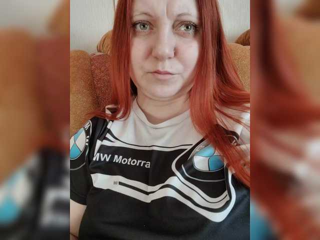 MilfaSguirt's BongaCams show and profile