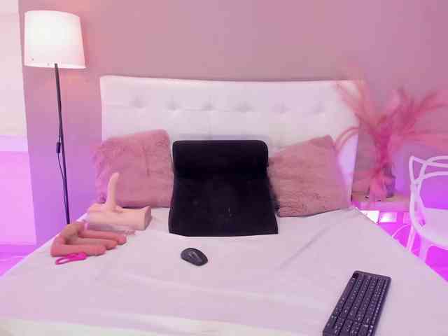 AlayshaJohnson webcam